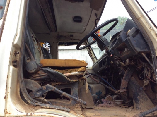 รถ 10 ล้อบรรทุกน้ำ Nissan UD 1 เพลา เครื่อง 175