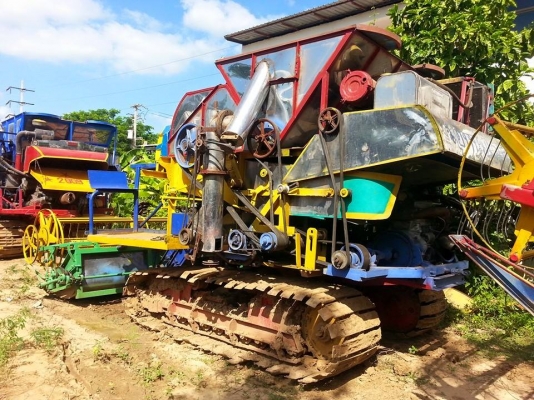 ขายรถเกี่ยวข้าว เกษตรพัฒนา รุ่นไอ้หนุ่มไวไฟ ตัวเดินช่วงล่าง200 เครื่อง6D17 210แรง ปั๊มอิตั้นเบอร์22 วางดาวน์50\% สนใจโทร 090-8588220คุณนะ 093-3258446คุณบิว หรือเข้าดูสินค้าอื่นๆได้ที่ www.truck.in.th/498 หรือเพจFacebook ณรงค์ ซื้อขายรถมือสอง (เว็บไซต์ส่วนต