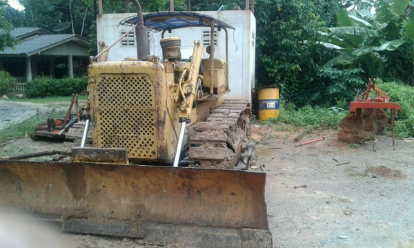 ขายรถแทรคเตอร์ CAT D4D ตีนตะขาบ เอกสารเล่มทะเบียน ราคา 200000