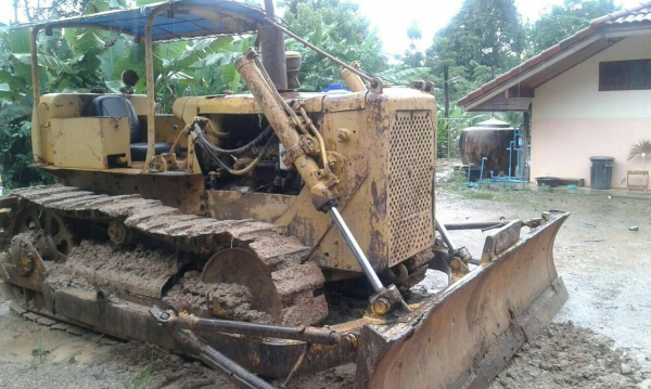 ขายรถแทรคเตอร์ CAT D4D ตีนตะขาบ เอกสารเล่มทะเบียน ราคา 200000