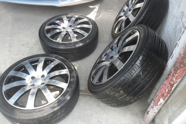 ล้อแม็ก 17นิ้ว 4รู100 พร้อมยาง สวยๆ 4 ล้อ ราคา 6450 บาท