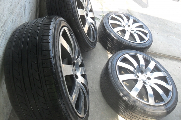 ล้อแม็ก 17นิ้ว 4รู100 พร้อมยาง สวยๆ 4 ล้อ ราคา 6450 บาท