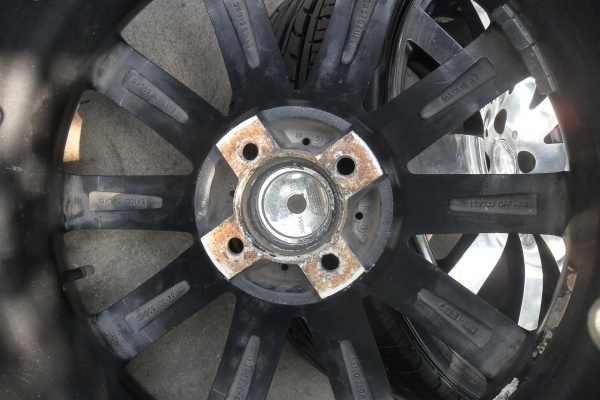 ล้อแม็ก 17นิ้ว 4รู100 พร้อมยาง สวยๆ 4 ล้อ ราคา 6450 บาท