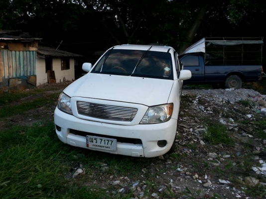 กระบะวีโก้ หัวเดียว สีขาว ปี 05เครื่อง 2๋J เกียร์ธรรมดา ไม่ติดแก๊สค่ะ