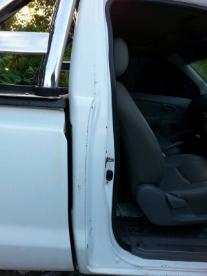 กระบะวีโก้ หัวเดียว สีขาว ปี 05เครื่อง 2๋J เกียร์ธรรมดา ไม่ติดแก๊สค่ะ