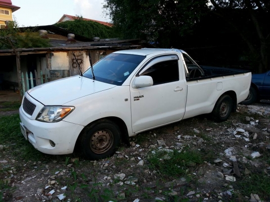 กระบะวีโก้ หัวเดียว สีขาว ปี 05เครื่อง 2๋J เกียร์ธรรมดา ไม่ติดแก๊สค่ะ