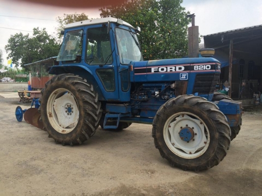 ขาย Ford 8210 ZF เก่านอก เ พร้อมเสร็จอุปกรณ์ ผาน 4 ไคเฮงหลี สอบถามได้ที่ 081-197-8548