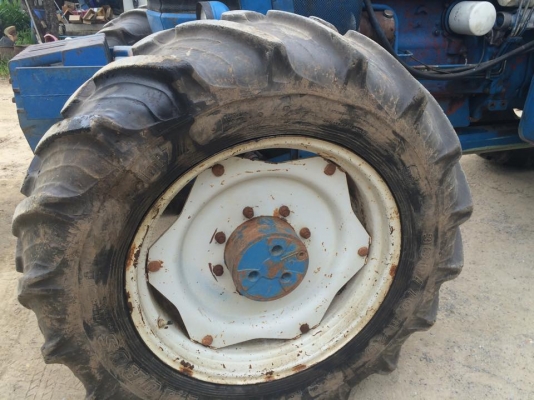 ขาย Ford 8210 ZF เก่านอก เ พร้อมเสร็จอุปกรณ์ ผาน 4 ไคเฮงหลี สอบถามได้ที่ 081-197-8548