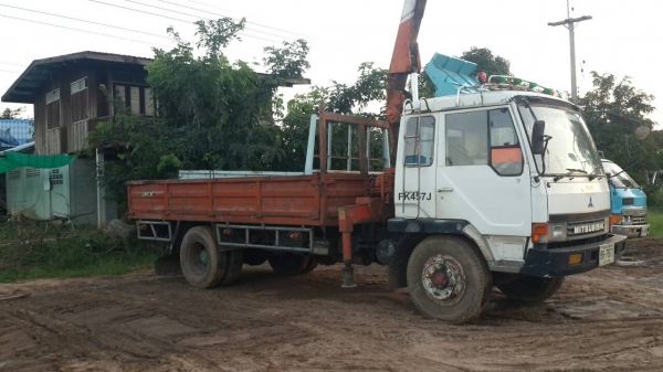6ล้อติดเครน3ตัน TADANO 4ปลอก 3ชัก พร้อมวินท้าย3.5ตัน กระบะยาว5.20เมตร รถMITSUBISHI FUSO รถห้งแท้จากโรงงานมิตซูบิชิ ยาง900ขอบ20 เครื่องดี6D-16 พวงมาลัยเพาว์เวอร์ แอร์เย็น ทะเบียรเต็ม เอกสารพร้อมโอน ดูรถได้ที่ อ.ประทาย จ.นครราชสีมา ราคา495000 ติดต่อที่08576