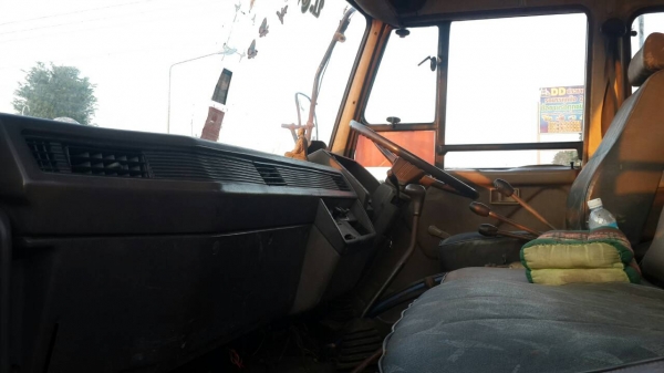 6ล้อติดเครน3ตัน TADANO 4ปลอก 3ชัก พร้อมวินท้าย3.5ตัน กระบะยาว5.20เมตร รถMITSUBISHI FUSO รถห้งแท้จากโรงงานมิตซูบิชิ ยาง900ขอบ20 เครื่องดี6D-16 พวงมาลัยเพาว์เวอร์ แอร์เย็น ทะเบียรเต็ม เอกสารพร้อมโอน ดูรถได้ที่ อ.ประทาย จ.นครราชสีมา ราคา495000 ติดต่อที่08576