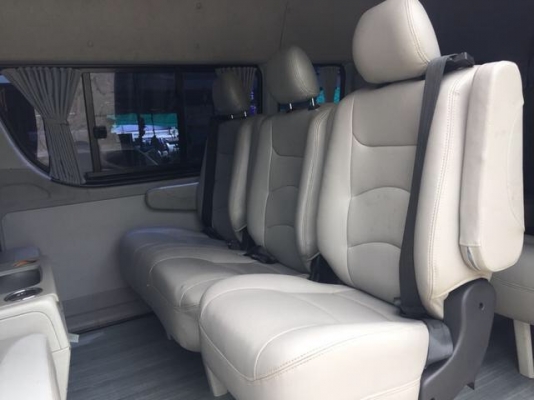 ใช้เงิน109000ออกรถได้เลยคร้ารถตู้ดีเซล2.5ปี12หุ้มเบาะหนังสามแถวโทร0877758887นาง