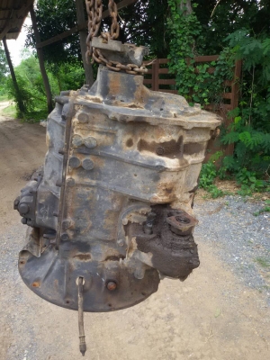 ขายเกียร์ อีซูสุ 210 5 เกียร์เดินหน้า พร้อมเกียร์ฝาก พร้อมสโลกลาง เพลาพร้อมครบชุด