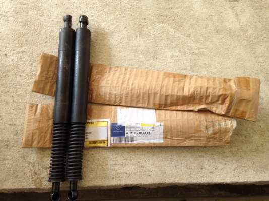 โช๊คค้าฝากระโปรงหลัง Benz E class W211 Estate