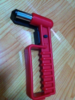 ค้อนทุบกระจกรถ(เวลาฉุกเฉินรถตกน้ำ) ของใหม่ ราคารวมค่าจัดส่งแล้วครับ เหลือ 20 อันครับ