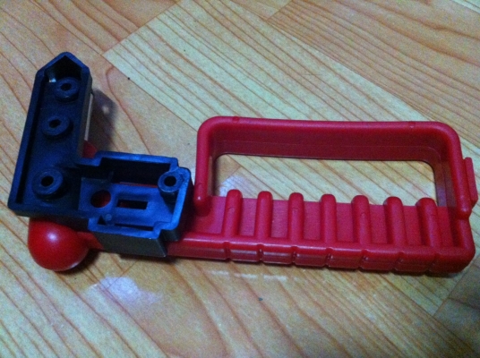 ค้อนทุบกระจกรถ(เวลาฉุกเฉินรถตกน้ำ) ของใหม่ ราคารวมค่าจัดส่งแล้วครับ เหลือ 20 อันครับ