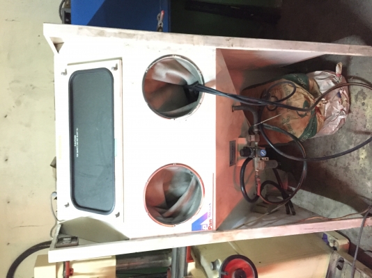 ขายเครื่องยิงทรายพร้อมหัวพ่นของใต้หวันระบบลมสภาพสวย