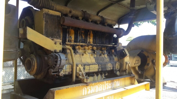 ขายเครื่องสูบน้ำด้อย 6 สูบ ท่อขนาด 12 นิ้ว ขายยก 5 เครื่องๆละ 60000 รวม 300000