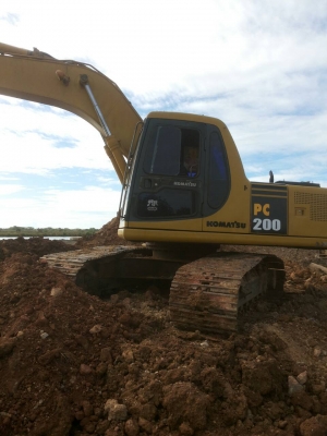 KOMATSU PC 200-ุ6 รถออกใหม่ใช้มือเดียว เครื่องKOMATSU ไฟฟ้าครบ