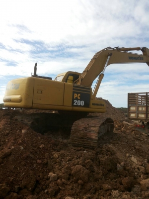 KOMATSU PC 200-ุ6 รถออกใหม่ใช้มือเดียว เครื่องKOMATSU ไฟฟ้าครบ