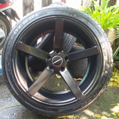 ล้อขอบ 18 vossen 5รู 114 พร้อมยางชุดล่ะ 11,500