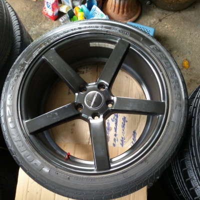 ล้อขอบ 18 vossen 5รู 114 พร้อมยางชุดล่ะ 11,500