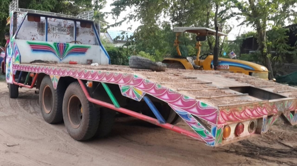 10ล้อหน้ายาว ท้ายลาด เครื่องดี HINO EH700/168แรง พวงมาลัยเพาว์เวอร์ ช่วงล่างเฟืองท้าย HINO เพลาโบกี้ใหญ่ เอกสารถูกต้อง ครบ พร้อมโอน ดูรถได้ที่ อ.ประทาย จ.นครราชสีมา ราคา320000บาท 0857698049 0887115178 ID LINE ps5599