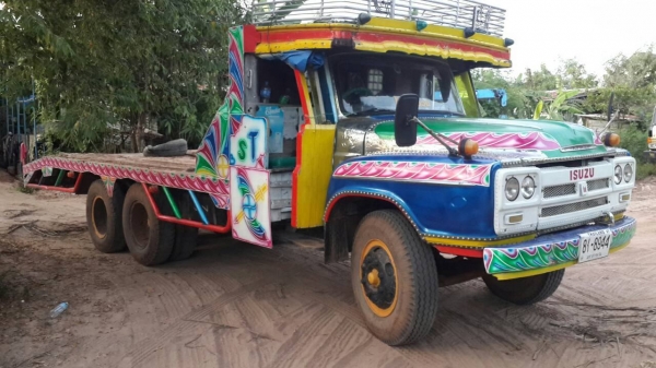 10ล้อหน้ายาว ท้ายลาด เครื่องดี HINO EH700/168แรง พวงมาลัยเพาว์เวอร์ ช่วงล่างเฟืองท้าย HINO เพลาโบกี้ใหญ่ เอกสารถูกต้อง ครบ พร้อมโอน ดูรถได้ที่ อ.ประทาย จ.นครราชสีมา ราคา320000บาท 0857698049 0887115178 ID LINE ps5599