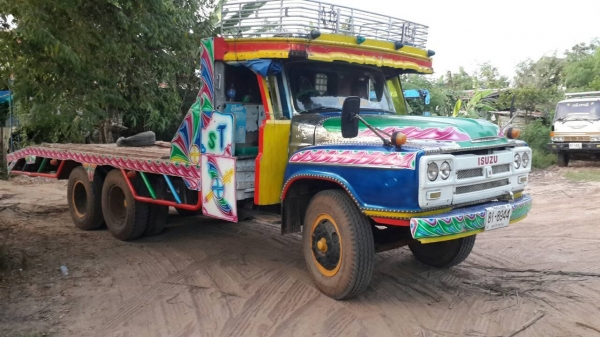 10ล้อหน้ายาว ท้ายลาด เครื่องดี HINO EH700/168แรง พวงมาลัยเพาว์เวอร์ ช่วงล่างเฟืองท้าย HINO เพลาโบกี้ใหญ่ เอกสารถูกต้อง ครบ พร้อมโอน ดูรถได้ที่ อ.ประทาย จ.นครราชสีมา ราคา320000บาท 0857698049 0887115178 ID LINE ps5599