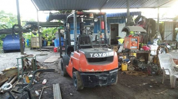 โฟล์คลิฟท์ 3 ตัน งายาว 2 ระบบ ยี่ห้อ TOYOTA รุ่น 8