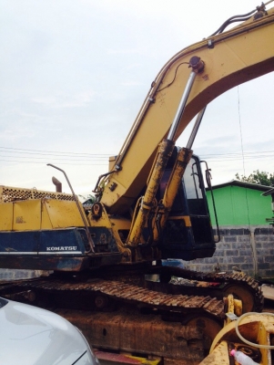 ขายด่วนจ้า!!!! รถแบคโฮ โคมัตสุ PC200-3 มีเอกสารอินวอยส์คะ