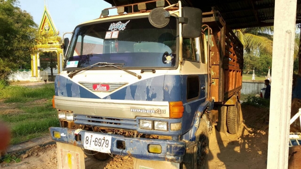 ขาย 6 ล้อดั้ม คอกสูง HINO KL300 เครื่อง EH100 150 แรงม้า เฟืองท้าย ZM สโลว์อินเตอร์ พวงมาลัยพาวเวอร์ คัสซีสวยตลอดเส้น ทะเบียนครบพร้อมโอนครับ ขาย 6 ล้อดั้ม คอกสูง HINO KL300 เครื่อง EH100 150 แรงม้า เฟืองท้าย ZM สโลว์อินเตอร์ พวงมาลัยพาวเวอร์ คัสซีสวยตลอดเส้น ทะเบียนครบพร้อมโอนครับ