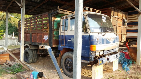 ขาย 6 ล้อดั้ม คอกสูง HINO KL300 เครื่อง EH100 150 แรงม้า เฟืองท้าย ZM สโลว์อินเตอร์ พวงมาลัยพาวเวอร์ คัสซีสวยตลอดเส้น ทะเบียนครบพร้อมโอนครับ ขาย 6 ล้อดั้ม คอกสูง HINO KL300 เครื่อง EH100 150 แรงม้า เฟืองท้าย ZM สโลว์อินเตอร์ พวงมาลัยพาวเวอร์ คัสซีสวยตลอดเส้น ทะเบียนครบพร้อมโอนครับ