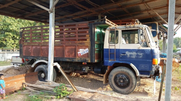 ขาย 6 ล้อดั้ม คอกสูง HINO KL300 เครื่อง EH100 150 แรงม้า เฟืองท้าย ZM สโลว์อินเตอร์ พวงมาลัยพาวเวอร์ คัสซีสวยตลอดเส้น ทะเบียนครบพร้อมโอนครับ