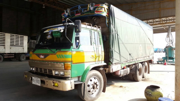 ขาย 10 ล้อ เพลาเดียว HINO FL187LA คัสซีสวยตลอดเส้น เครื่อง HO7C 180 แรงม้า เบรคทิฟฟี่ พวงมาลัยพาวเวอร์ แอร์เย็น ยางเรเดียลเต็ม ทะเบียนเต็มพร้อมโอน