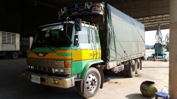 ขาย 10 ล้อ เพลาเดียว HINO FL187LA คัสซีสวยตลอดเส้น เครื่อง HO7C 180 แรงม้า เบรคทิฟฟี่ พวงมาลัยพาวเวอร์ แอร์เย็น ยางเรเดียลเต็ม ทะเบียนเต็มพร้อมโอน