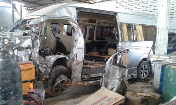 ขายซากรถตู้commuter ถูกๆๆๆๆ ขายซากรถตู้commuter ถูกๆๆๆๆ