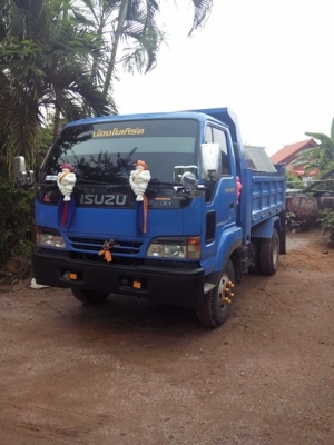 รถหกล้อดั้ม