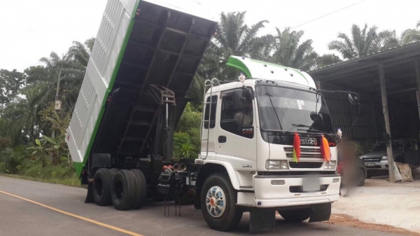 ขายรถ10ดั้มพ์ ISUZU FVZ33MZ24 เครื่อง 200แรงม้า ปี50 สวยเดิม สนใจโทร 081-970-1072