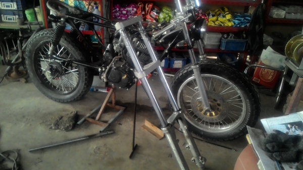 ขายชุดแต่งหน้ายาว