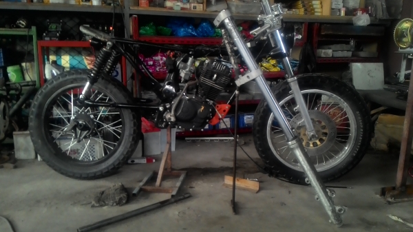 ขายชุดแต่งหน้ายาว