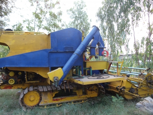 ขายรถเกี่ยวข้าวกระสอบ อู่แปดริ้ว โทร 08-8472-7624