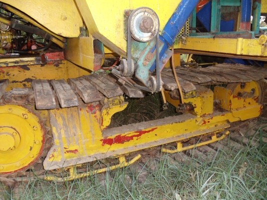 ขายรถเกี่ยวข้าวกระสอบ อู่แปดริ้ว โทร 08-8472-7624 ขายรถเกี่ยวข้าวกระสอบ อู่แปดริ้ว โทร 08-8472-7624