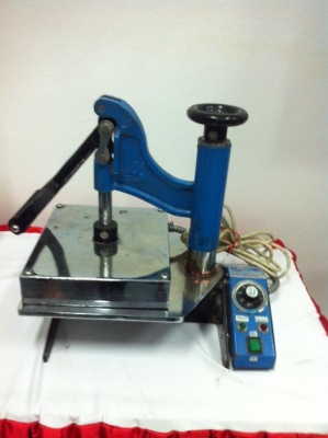 เครื่องสกรีนเสื้อแบบรีด ราคาเพียง 8,900 บาท