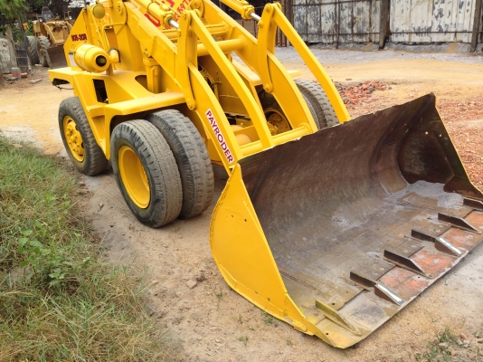 ขายด่วน JTM รถตักล้อยาง ตักได้ 1.5 คิว สภาพสวยดีพร้อมใช้งานได้เลย แบตเตอร์รี่ใหม่ทั้ง 2 ก้อน เครื่องยนต์ของ HINO 168 แรง EH700 แน่นดีแรงดีมากครับ ขายด่วน JTM รถตักล้อยาง ตักได้ 1.5 คิว สภาพสวยดีพร้อมใช้งานได้เลย แบตเตอร์รี่ใหม่ทั้ง 2 ก้อน เครื่องยนต์ของ HINO 168 แรง EH700 แน่นดีแรงดีมากครับ