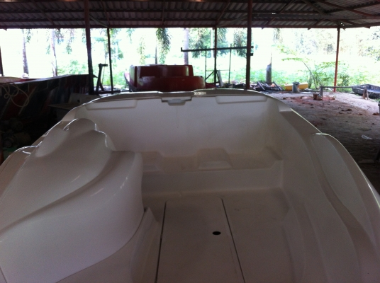 ขายเรือไฟเบอร์สปอร์ตใหม่ สำหรับน้ำเค็มและน้ำจืด เครื่องเกาะท้าย ราคาถูก