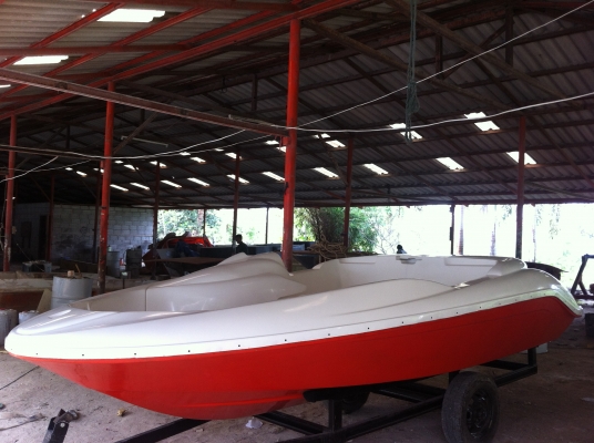 ขายเรือไฟเบอร์สปอร์ตใหม่ สำหรับน้ำเค็มและน้ำจืด เครื่องเกาะท้าย ราคาถูก
