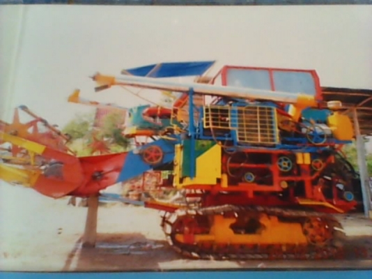 รถเกี่ยวข้าวไทยเจริญ  ปั๊ม  22  ไดกิ้น  เครื่อง  ISUZU  195  เทอร์โบ ตัวเดิน  10 HT  อุ้ม 2  ตัน