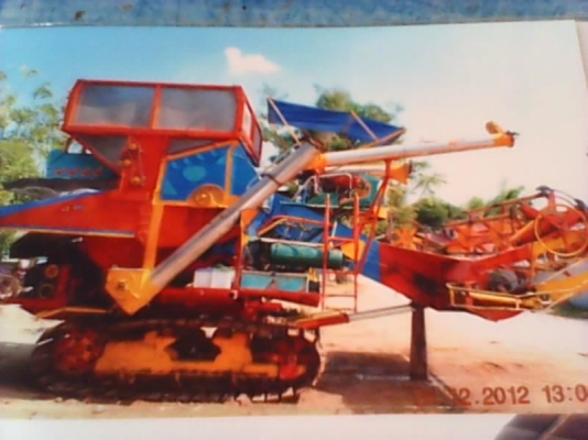 รถเกี่ยวข้าวไทยเจริญ ปั๊ม 22 ไดกิ้น เครื่อง ISUZU 195 เทอร์โบ ตัวเดิน 10 HT อุ้ม 2 ตัน รถเกี่ยวข้าวไทยเจริญ ปั๊ม 22 ไดกิ้น เครื่อง ISUZU 195 เทอร์โบ ตัวเดิน 10 HT อุ้ม 2 ตัน