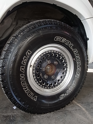 ขายด่วนล้อแม็กพร้อมยาง 31x10.5 R15 6 รู ปี12 วิ่ง 2 เดือน