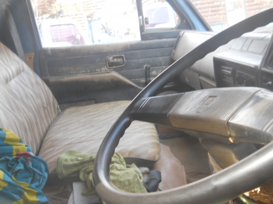 ขาย 6 ล้อ ISUZU NPR 110 (4BD1ฝาดำ) เฟืองท้ายF  มีสโลว์ปลายเกียร์ ยางดี 6 เส้น พร้อมโอน พร้อมใช้